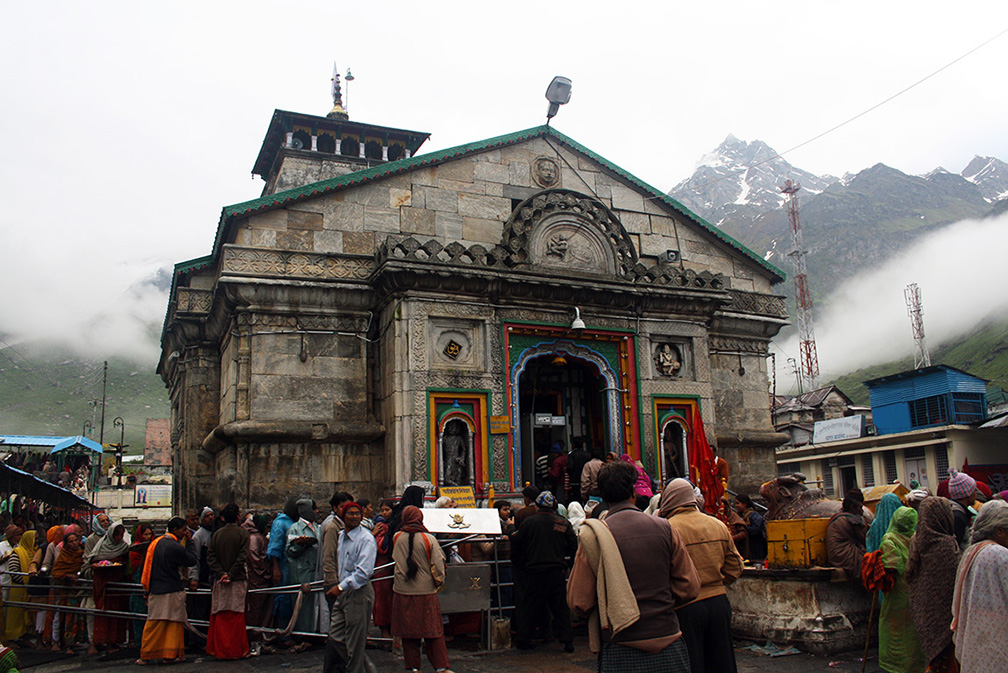 Kedarnath Temple and Himalayan mountains